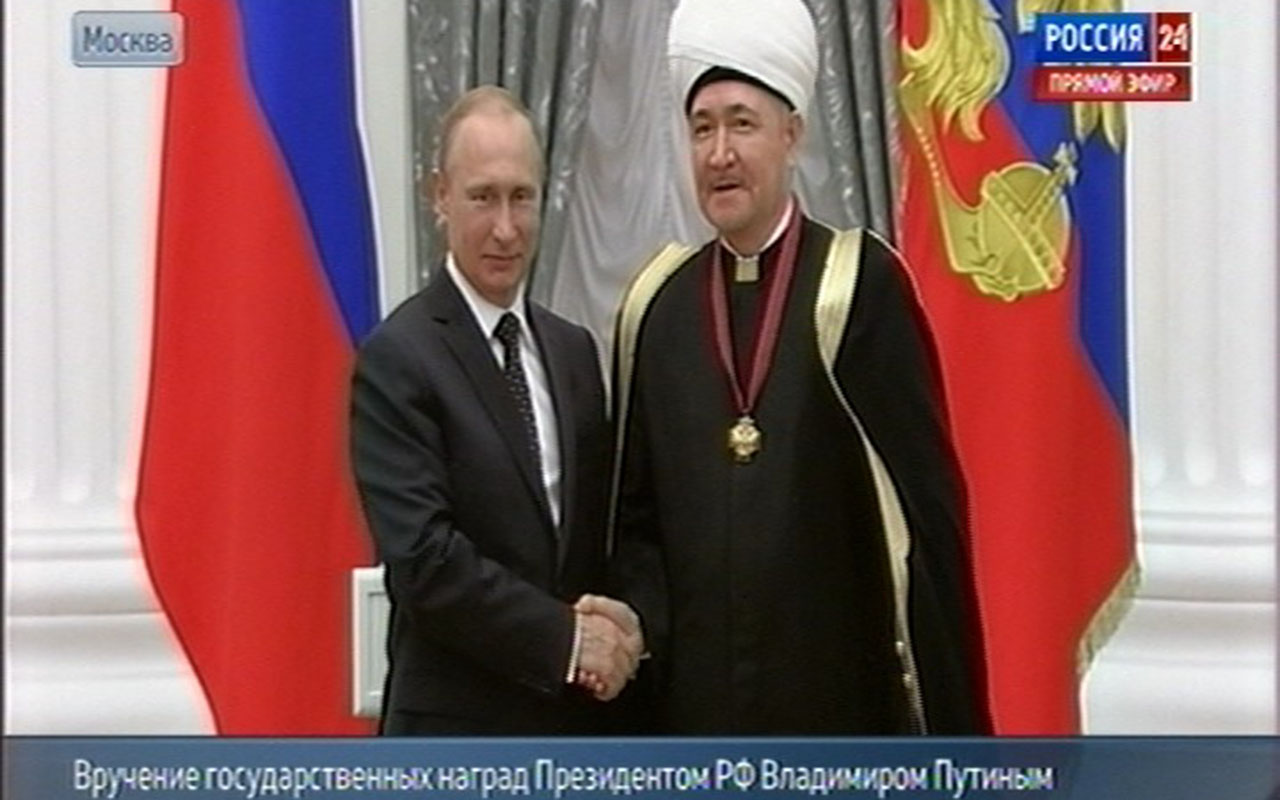 Владимир Путин вручил муфтию Гайнутдину орден «За заслуги перед Отечеством» III степени