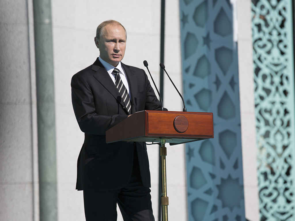 Владимир Путин: Московская Соборная мечеть станет для мусульман всей России важнейшим духовным центром